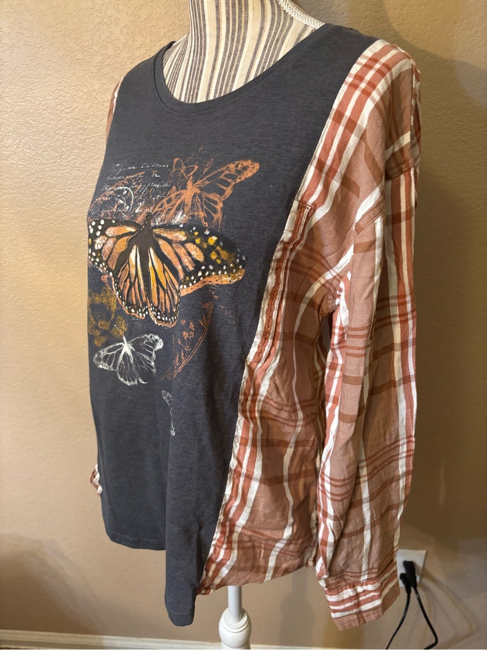 Sonoma Top Medium Charcoal Gray Orange Monarch Butterfly Long Plaid Sleeves Soft - Picture 7 of 16